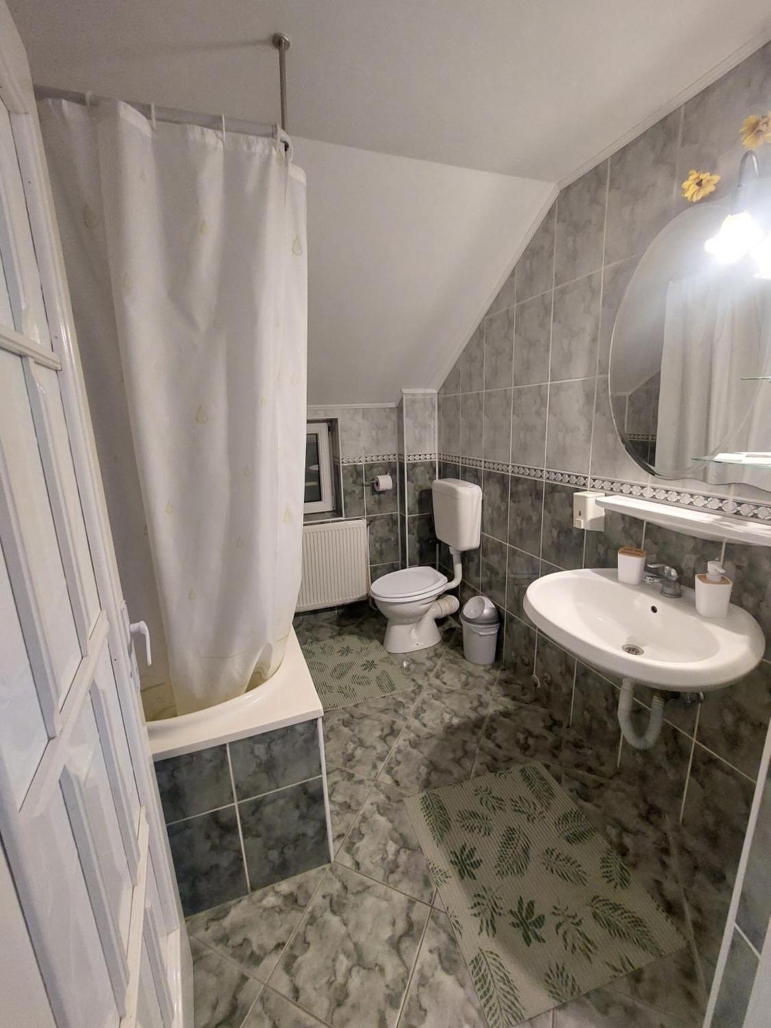 Hotel Steaua Nordului Târgu Neamț Esterno foto